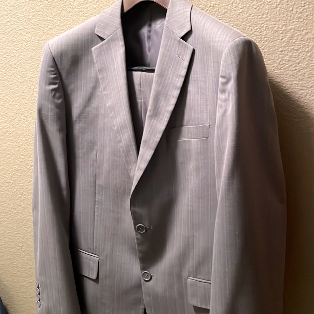 Carlo Lusso men’s gray 2 button suit - 40R